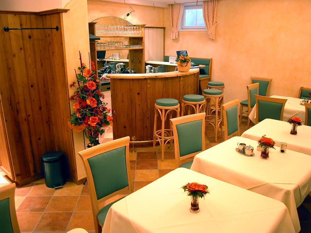 Pension Hiesel-Villa Untersbergblick Anthering Room photo