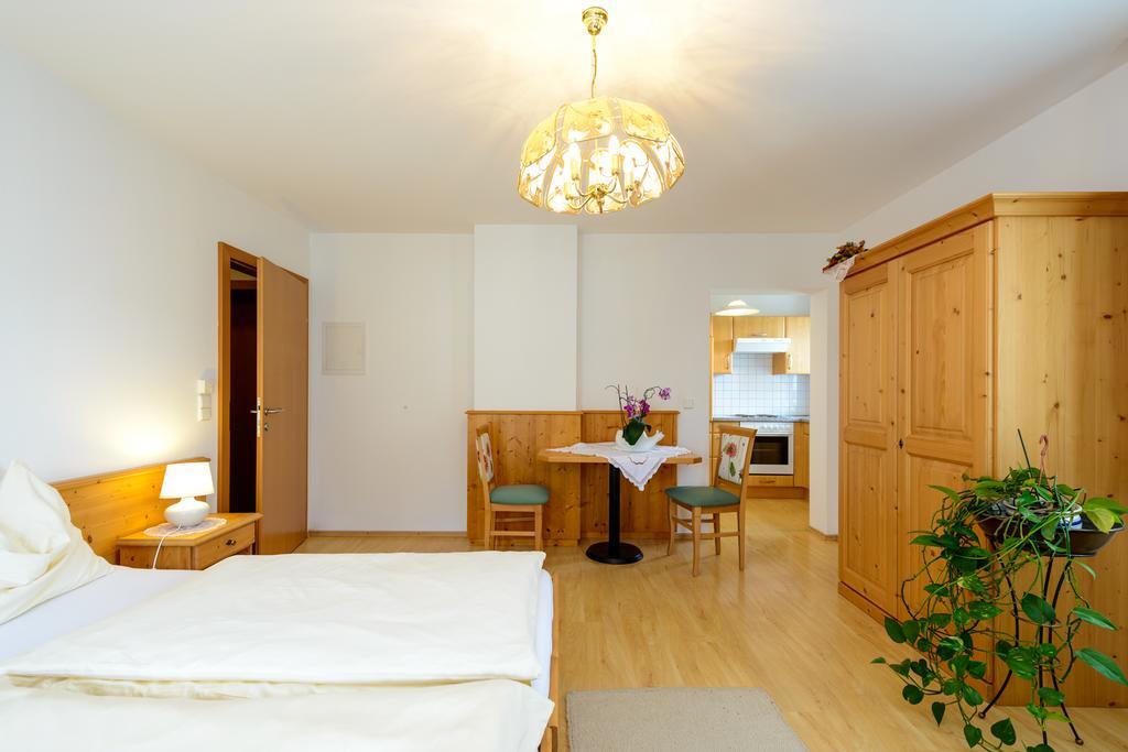 Pension Hiesel-Villa Untersbergblick Anthering Room photo