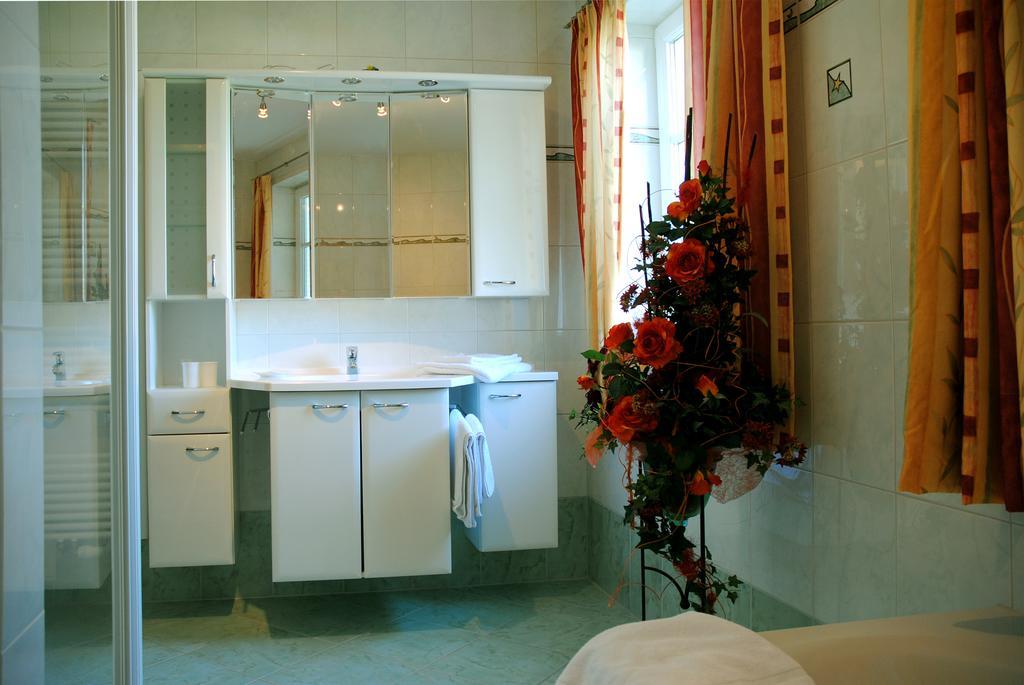 Pension Hiesel-Villa Untersbergblick Anthering Room photo