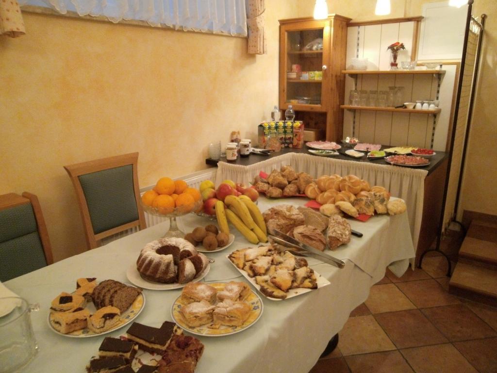 Pension Hiesel-Villa Untersbergblick Anthering Room photo